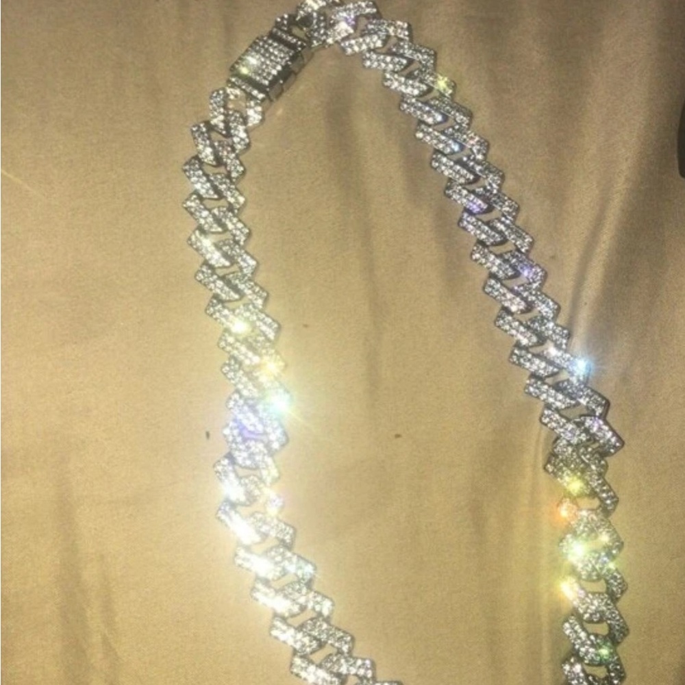Elegant Silver Women's Necklace